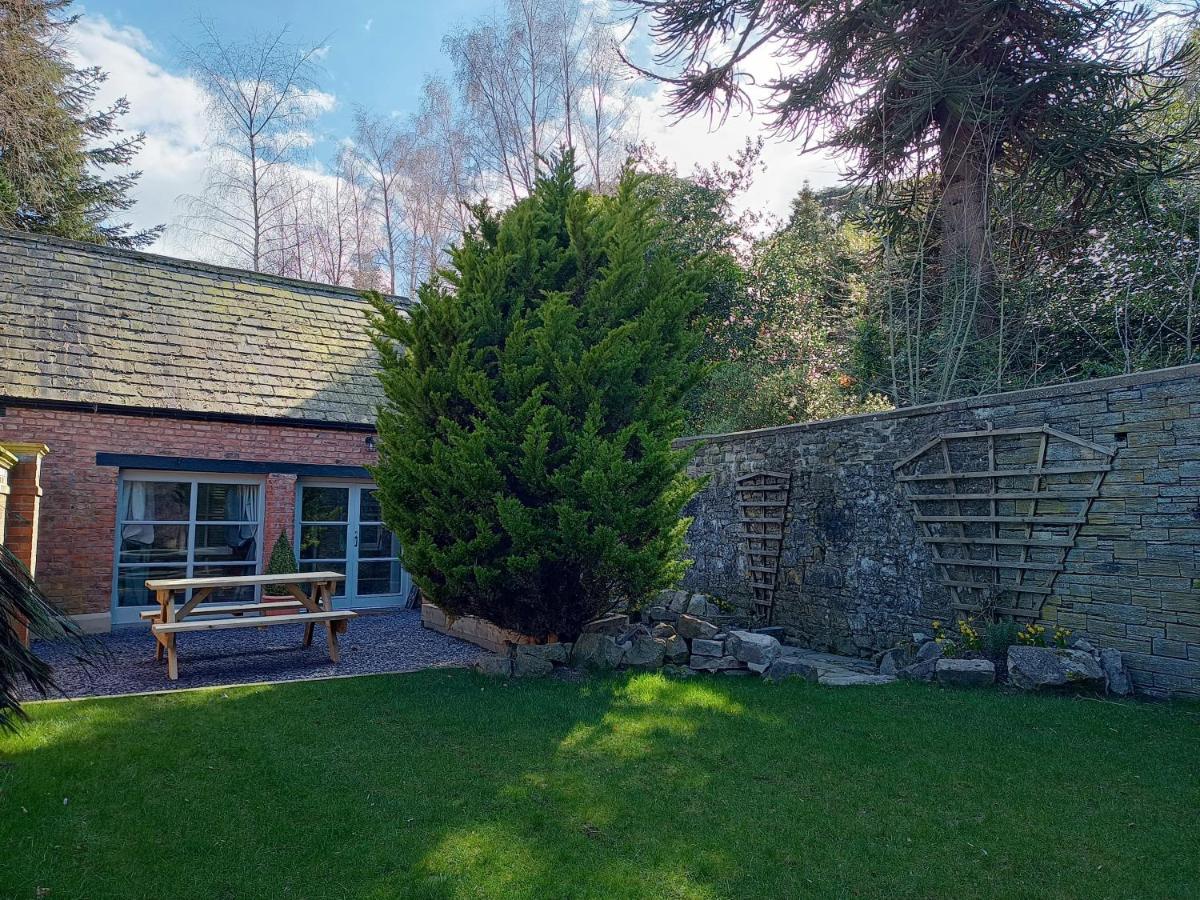 The West Wing At Eriviat Hall Hot Tub Henllan  Kültér fotó