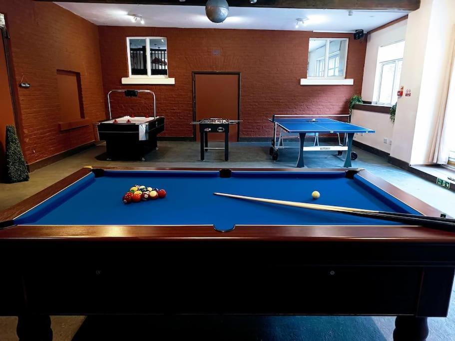 The West Wing At Eriviat Hall Hot Tub Henllan  Kültér fotó